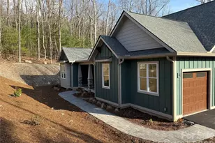 634 Hollybrook Dr, Flat Rock, NC 28731 - Photo 3