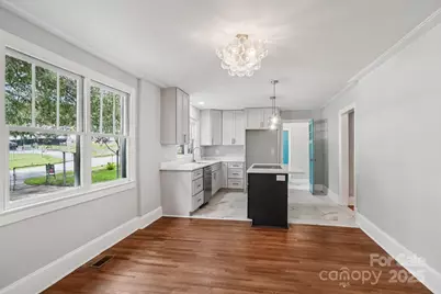 301 E Lee Avenue, Bessemer City, NC 28016 - Photo 11