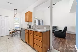 4313 Eaves Ln, Charlotte, NC 28215 - Photo 11