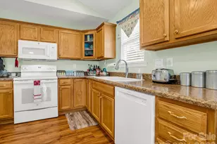 27 Gray Wolf Ln, Hendersonville, NC 28792 - Photo 9