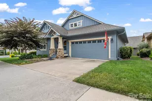 27 Gray Wolf Ln, Hendersonville, NC 28792 - Photo 3