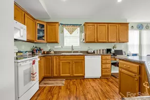 27 Gray Wolf Ln, Hendersonville, NC 28792 - Photo 9