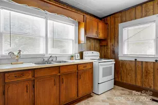 71 14th St SE, Hickory, NC 28602 - Photo 13