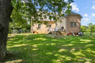 1 Dead End Dr, Flat Rock, NC 28731 - Photo 5