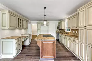 8117 Shannon Woods Ln, Matthews, NC 28104 - Photo 7