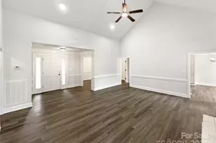 8117 Shannon Woods Ln, Matthews, NC 28104 - Photo 9