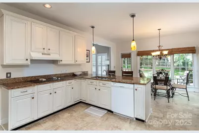 6207 Glencairn Court, Charlotte, NC 28269 - Photo 9