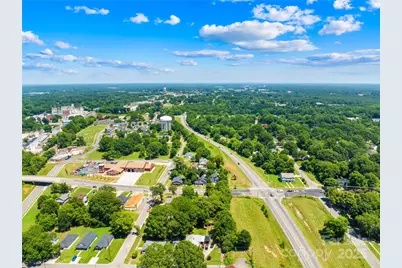 911 Wilson W Lee Boulevard, Statesville, NC 28677 - Photo 37