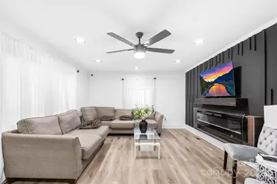 911 Wilson W Lee Boulevard, Statesville, NC 28677 - Photo 7