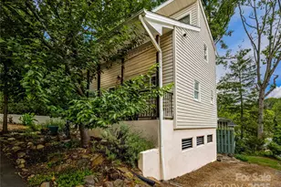 11 Pinewood Rd, Asheville, NC 28805 - Photo 3