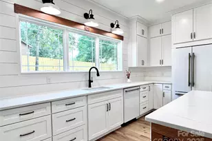 123 Arrowood Ln, Harmony, NC 28634 - Photo 9