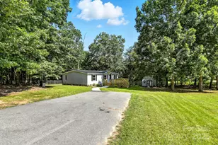 2734 Orangewood Ln, Newton, NC 28658 - Photo 25