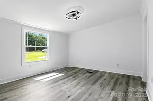 2734 Orangewood Ln, Newton, NC 28658 - Photo 17