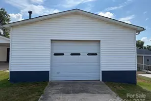 110 N Davis St, Dallas, NC 28034 - Photo 3