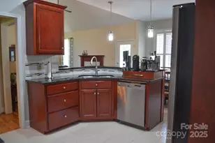 5665 Gold Creek Bay Dr, Hickory, NC 28601 - Photo 11