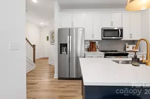 9100 Bluedale Rd, Charlotte, NC 28216 - Photo 9