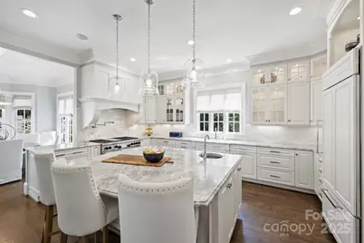 1869 Queens Road W, Charlotte, NC 28207 - Photo 11