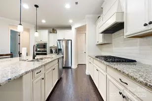 820 Pecan Tree Ln, Fort Mill, SC 29715 - Photo 3