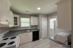 10722 Four Mile Crk Rd, Charlotte, NC 28277 - Photo 5