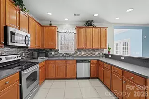 11001 Dulin Creek Blvd, Charlotte, NC 28215 - Photo 13