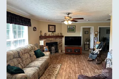 321 E Jones Street, Blacksburg, SC 29702 - Photo 9