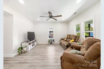 1112 W 5th Avenue, Gastonia, NC 28052 - Photo 5