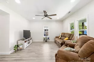 1112 W 5th Ave, Gastonia, NC 28052 - Photo 5