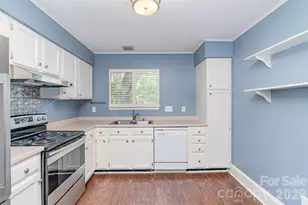 3001 Heathstead Place, Charlotte, NC 28210 - Photo 3