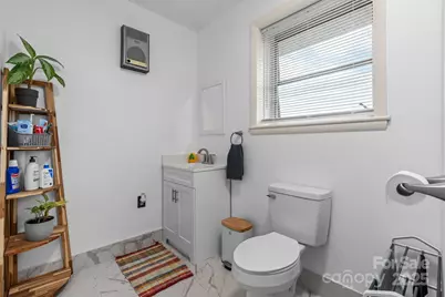 2761 Highland Avenue NE, Hickory, NC 28601 - Photo 17