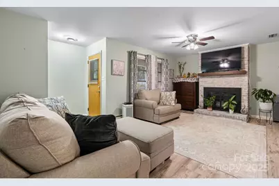 2761 Highland Avenue NE, Hickory, NC 28601 - Photo 5