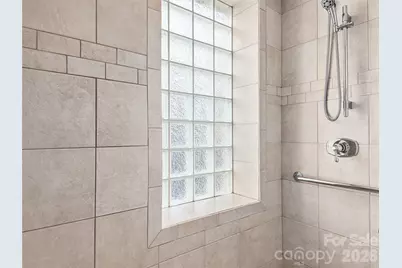 203 6th Avenue W #1B, Hendersonville, NC 28739 - Photo 15