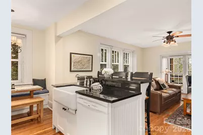 203 6th Avenue W #1B, Hendersonville, NC 28739 - Photo 9