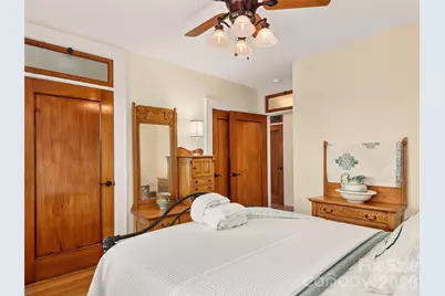 203 6th Avenue W #1B, Hendersonville, NC 28739 - Photo 17