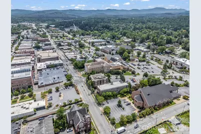 203 6th Avenue W #1B, Hendersonville, NC 28739 - Photo 23