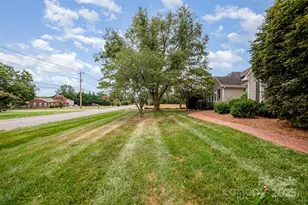 415 N Greenbriar Rd, Statesville, NC 28625 - Photo 35