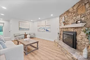 1017 21st Ave NE, Hickory, NC 28601 - Photo 1