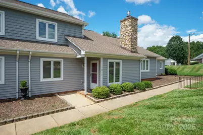 1017 21st Avenue NE, Hickory, NC 28601 - Photo 3