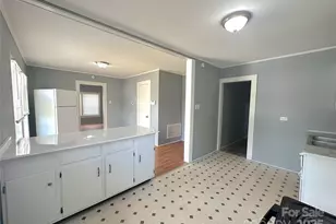 815 S Weldon St, Gastonia, NC 28052 - Photo 3