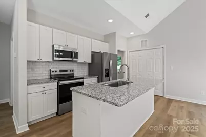 504 Fayetteville Avenue, Statesville, NC 28677 - Photo 11