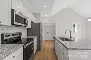 504 Fayetteville Ave, Statesville, NC 28677 - Photo 13