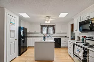 5909 Lake Valley Rd, Clover, SC 29710 - Photo 15