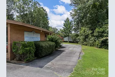 111 W Rutledge Avenue, Gaffney, SC 29340 - Photo 31