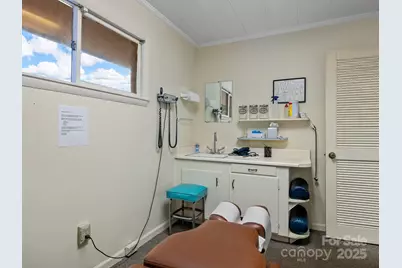 111 W Rutledge Avenue, Gaffney, SC 29340 - Photo 17