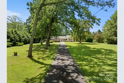 429 Brooklyn Avenue, Hendersonville, NC 28792 - Photo 3