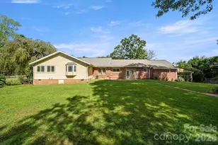 429 Brooklyn Ave, Hendersonville, NC 28792 - Photo 7