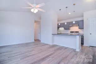 6120 Meadow Rose Ln, Charlotte, NC 28215 - Photo 3