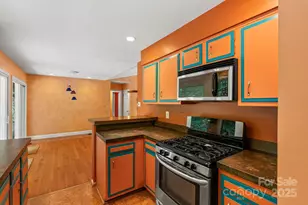 15 Mayfield Rd, Asheville, NC 28804 - Photo 9