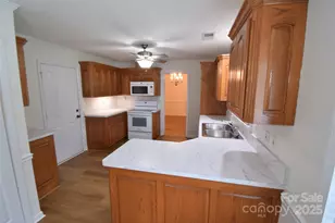 542 Queen Brogan Ct, Gastonia, NC 28054 - Photo 9