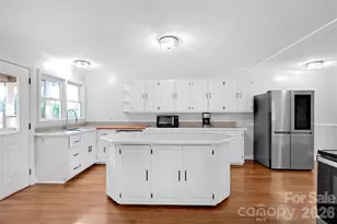 1095 Elm Cir, Granite Falls, NC 28630 - Photo 5