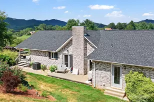 124 W Dogwood Cir, Burnsville, NC 28714 - Photo 31